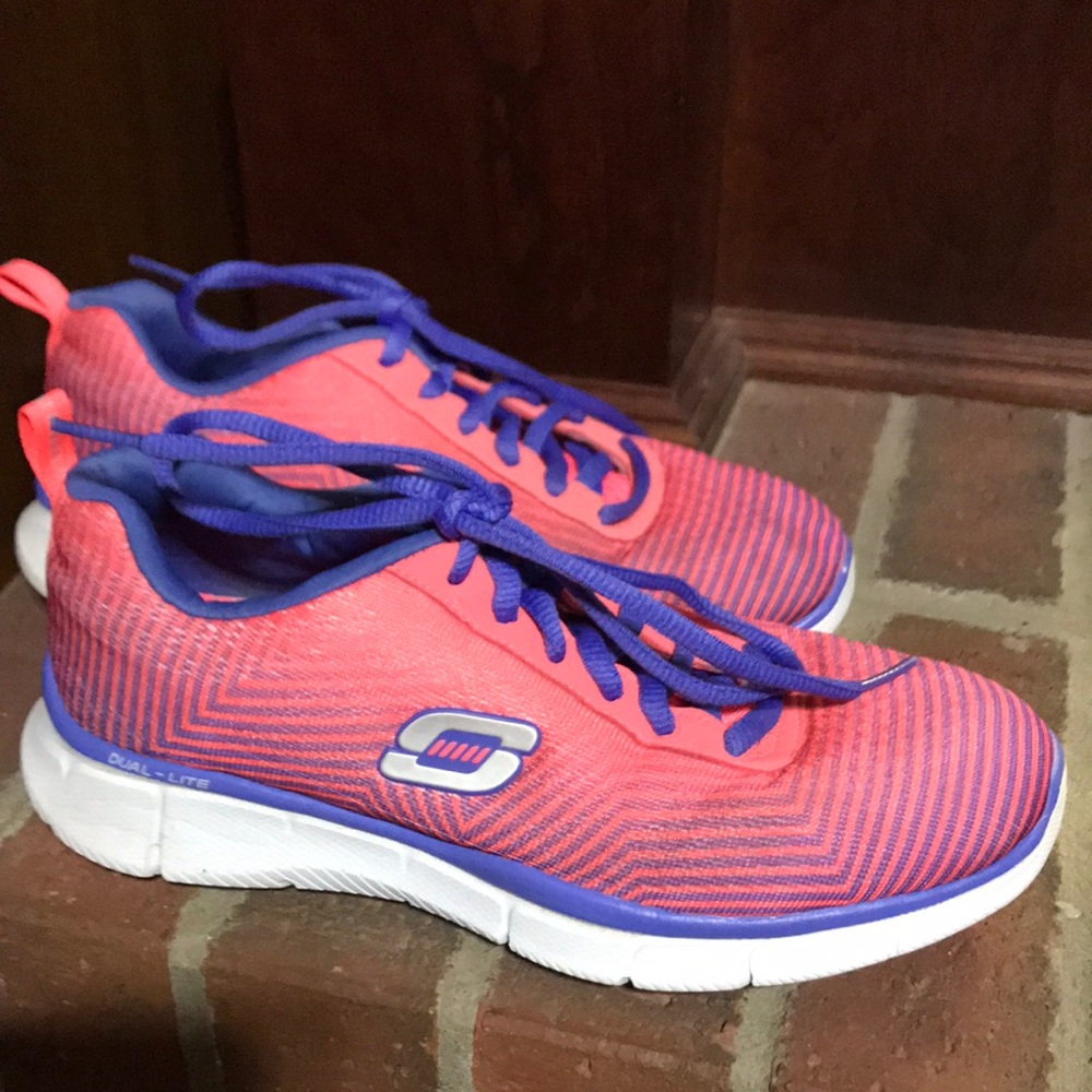 Sketchers Dual-Lite tennis shoes